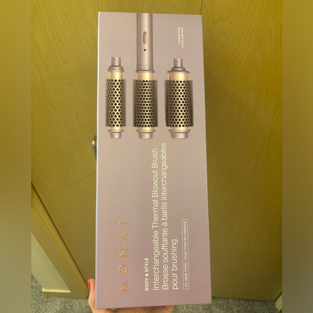Monat Blow Dr Brush